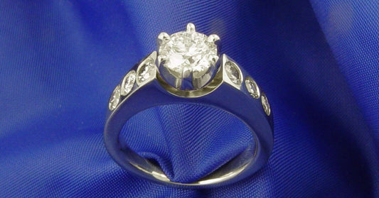 How To Choose The Perfect White Gold Ring Or Necklace?